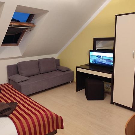 Apartman Liptov - Hotel Besenova Bagian luar foto