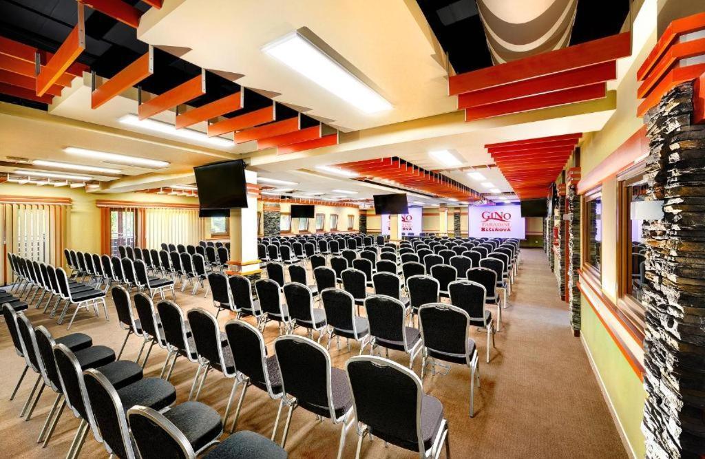 Apartman Liptov - Hotel Besenova Bagian luar foto